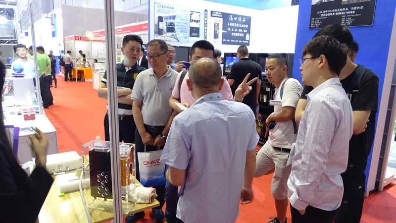 斯瑞斯特磁能熱水器,集成淋浴屏,集成熱水器,磁能熱水器